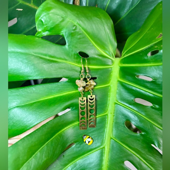 Sunstone Earrings - Picture 3 of 3